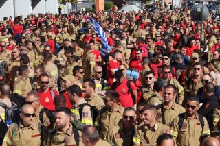 Στιγμιότυπα από τη μεγάλη συγκέντρωση των εποχικών πυροσβεστών την προηγούμενη Πέμπτη